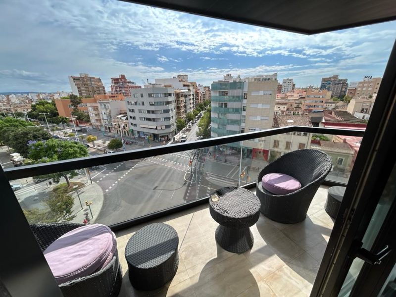 Penthouse with private terrace and pool!